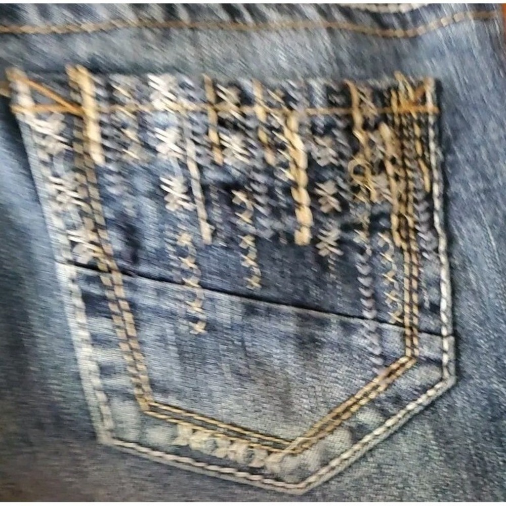 No Boundaries Medium fade Bermuda jean Shorts Sz 1 cuffed light distress stretch - Picture 3 of 8